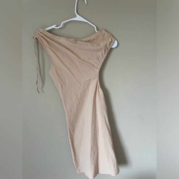 Elegant One-Shoulder Beige Dress side touched cut out size Small/Medium NWOT - Picture 6 of 6